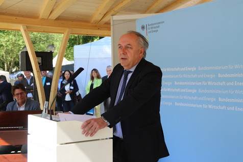 Bei strahlendem Sonnenschein eröffnet Staatssekretär Matthias Machnig den 22. Innovationstag Mittelstand. Bei strahlendem Sonnenschein eröffnet Staatssekretär Matthias Machnig den 22. Innovationstag Mittelstand.