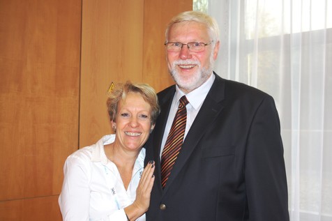 "I will miss my favourite judge member!" – Nicht nur die ECOTROPHELIA-Organisatorin Nickie Mauche bedauert, dass Dr. Udo Spiegel in diesem Jahr zum letzten Mal als Jury-Mitglied dabei gewesen ist. "I will miss my favourite judge member!" – Nicht nur die ECOTROPHELIA-Organisatorin Nickie Mauche bedauert, dass Dr. Udo Spiegel in diesem Jahr zum letzten Mal als Jury-Mitglied dabei gewesen ist.