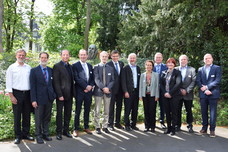 Die Moderatoren und die Referenten des 16. FEI-Kooperationsforums: Prof. Dr. Siegfried Scherer, FEI-Geschäftsführer Dr. Volker Häusser, Prof. Dr. Charles Franz, Prof. Dr. Markus Fischer, Prof. Dr. Walter Vetter, Prof. Dr. Jens Brockmeyer, Prof. Dr. Rudi F. Vogel, Prof. Dr. Antje J. Baeumner, Dr. Christian Hummert, Prof. Dr. Cornelia Deeg, Prof. Dr. Dr. Erwin Märtlbauer und Prof. Dr. Thomas Alter.