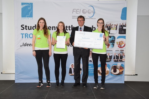 Freuen sich über Platz 3: Die "Gemüsezipfel"-Erfinderinnen und ihr Betreuer Prof. Dr. Joachim Schmitt von der Hochschule Fulda. Freuen sich über Platz 3: Die "Gemüsezipfel"-Erfinderinnen und ihr Betreuer Prof. Dr. Joachim Schmitt von der Hochschule Fulda.