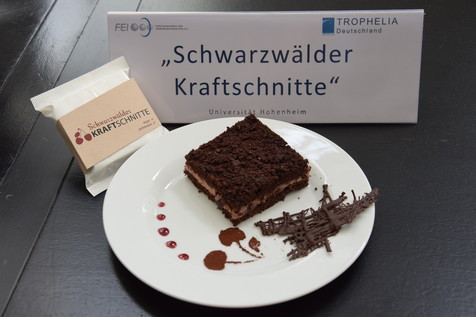 Die "Schwarzwälder Kraftschnitte": Mit dem veganen Snack aus dem Kühlregal lässt sich Genuss und Funktionalität ideal kombinieren. Die "Schwarzwälder Kraftschnitte": Mit dem veganen Snack aus dem Kühlregal lässt sich Genuss und Funktionalität ideal kombinieren.