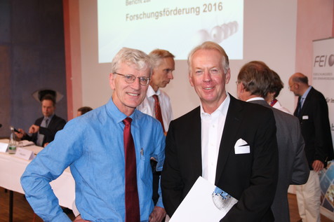 Vor Beginn der FEI-Mitgliederversammlung: Prof. Ulrich Kulozik (TU München) und Dr. Johannes Baensch (vorm. Nestlé Skin Health).