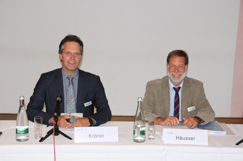 Führen gemeinsam durch die Mitgliederversammlung: FEI-Vorsitzender Dr. Götz Kröner und FEI-Geschäftsführer Dr. Volker Häusser.