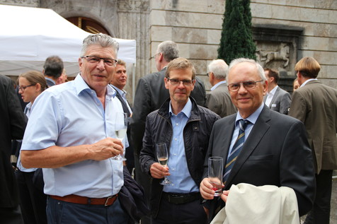 Zeit für Gespräche haben Prof. Reinhard Matissek (LCI des BDSI), Prof. Michael Glei (Uni Jena) und Prof. Gerald Muschiolik (vorm. Uni Jena) beim FEI-Abendempfang.