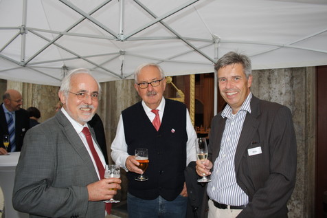 Vor dem Marmorsaal im Weißenburgpark: Prof. Ulrich Endreß (Herbstreith & Fox), Prof. Klaus Lösche (vorm. ttz Bremerhaven) und Andreas Wille (Ajinomoto Europe Sales) im Gespräch. Vor dem Marmorsaal im Weißenburgpark: Prof. Ulrich Endreß (Herbstreith & Fox), Prof. Klaus Lösche (vorm. ttz Bremerhaven) und Andreas Wille (Ajinomoto Europe Sales) im Gespräch.