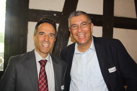Italien ist bei der FEI-Jahrestagung auch gut vertreten ;-) – über ihr Wiedersehen freuen sich Dr. Salvatore Venneri (Ferrero Deutschland) und Prof. Enrico Careglio (HS Trier). Italien ist bei der FEI-Jahrestagung auch gut vertreten ;-) – über ihr Wiedersehen freuen sich Dr. Salvatore Venneri (Ferrero Deutschland) und Prof. Enrico Careglio (HS Trier).