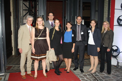 Für den Otto-von-Guericke-Preis angereist: Prof. Dr. Ulrich Kulozik (links) und sein Team vom Zentralinstitut für Ernährungs- und Lebensmittelforschung der TU München. Für den Otto-von-Guericke-Preis angereist: Prof. Dr. Ulrich Kulozik (links) und sein Team vom Zentralinstitut für Ernährungs- und Lebensmittelforschung der TU München.