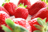 Erdbeeren erhalten ihre rote Farbe durch natürlich vorhandene Anthocyane.