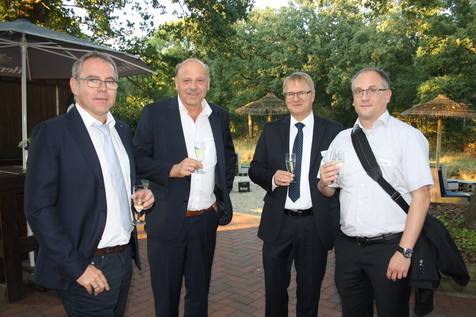 Wiedersehen in Quakenbrück: Prof. Dr. Holger Zorn (Universität Gießen), Prof. Dr. Peter Winterhalter (TU Braunschweig), Dr. Jörg Kowalczyk (Südzucker AG) und Prof. Dr. Sascha Rohn (Universität Hamburg & ILU). Wiedersehen in Quakenbrück: Prof. Dr. Holger Zorn (Universität Gießen), Prof. Dr. Peter Winterhalter (TU Braunschweig), Dr. Jörg Kowalczyk (Südzucker AG) und Prof. Dr. Sascha Rohn (Universität Hamburg & ILU).