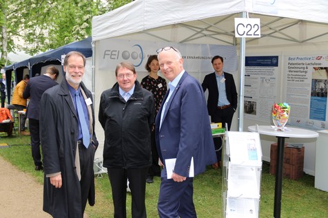 Am Stand C22: FEI-Geschäftsführer Dr. Volker Häusser, AiF-Geschäftsführer Robert Huintges und IUTA-Geschäftsführer Dr. Stefan Haep.