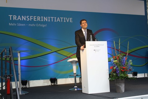 Christian Hirte, Parlamentarischer Staatssekretär im BMWi und Mittelstandsbeauftragter der Bundesregierung, eröffnet den 26. Innovationstag Mittelstand. Christian Hirte, Parlamentarischer Staatssekretär im BMWi und Mittelstandsbeauftragter der Bundesregierung, eröffnet den 26. Innovationstag Mittelstand.