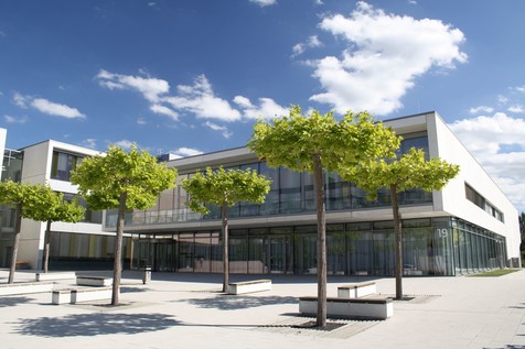 Veranstaltungsort der FEI-Jahrestagung 2019: Das Hörsaalgebäude C des Neubaus Chemie auf dem Campus Seltersberg der Universität Gießen. Veranstaltungsort der FEI-Jahrestagung 2019: Das Hörsaalgebäude C des Neubaus Chemie auf dem Campus Seltersberg der Universität Gießen.