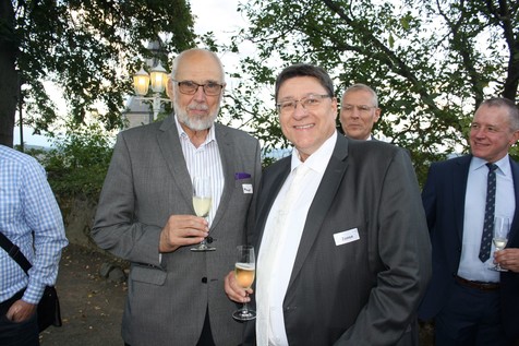 Zwei Getreideexperten: Prof. Dr. Friedrich Meuser und Dr. Torsten Zense, der bei Prof. Meuser an der TU Berlin promovierte. Zwei Getreideexperten: Prof. Dr. Friedrich Meuser und Dr. Torsten Zense, der bei Prof. Meuser an der TU Berlin promovierte.