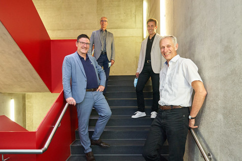 Ein Forschungspolitiker und drei Forscher: Dr. Stefan Kaufmann, Prof. Herbert Schmidt, Prof. Lutz Fischer und Prof. Jörg Hinrichs. Ein Forschungspolitiker und drei Forscher: Dr. Stefan Kaufmann, Prof. Herbert Schmidt, Prof. Lutz Fischer und Prof. Jörg Hinrichs.