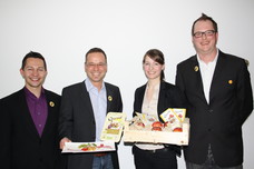 Das Gewinnerteam von TROPHELIA Deutschland 2012 mit seinen Betreuern: Kai Reineke (Betreuer), Florian Bark, Anni Schütze und Robert Sevenich (Betreuer).
